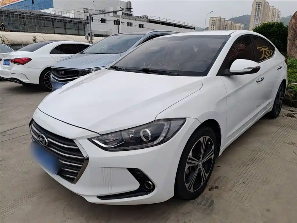 Hyundai Elantra 2019 — фото 1