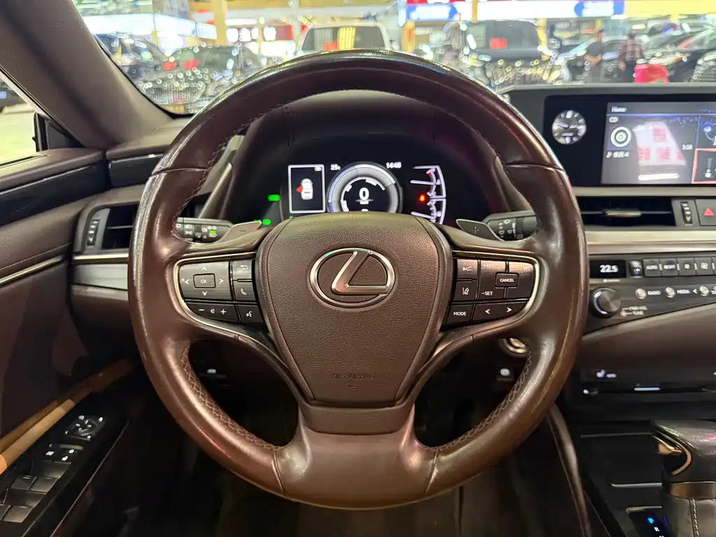 Lexus ES 2020 — фото 21