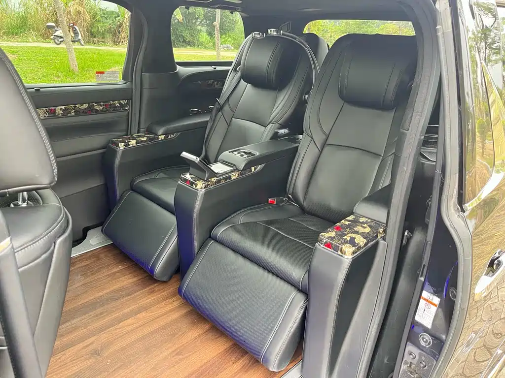 Toyota Alphard 2018 — фото 14