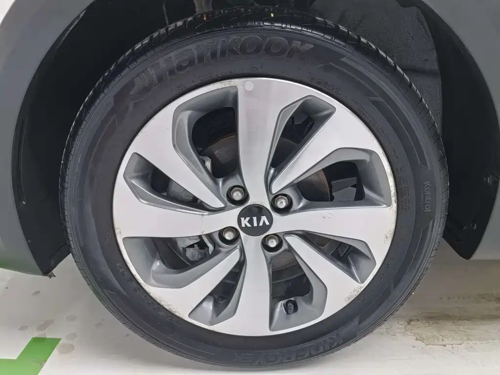 Kia KX Cross 2018 — фото 8