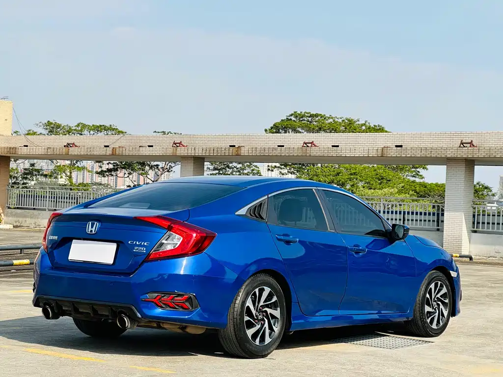 Honda Civic 2018 — фото 4
