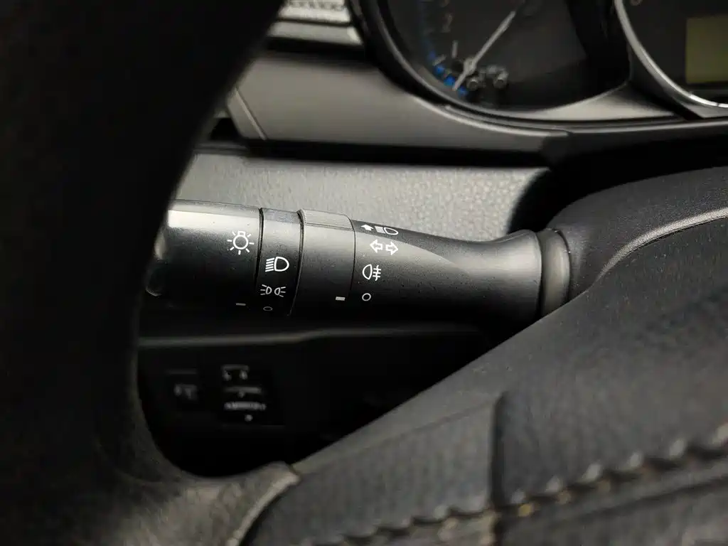 Toyota Yaris L 2018 — фото 21
