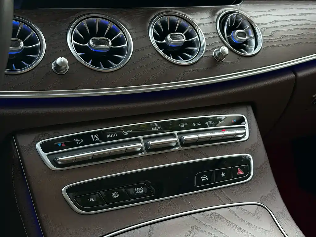 Mercedes-Benz E-Class 2021 — фото 14