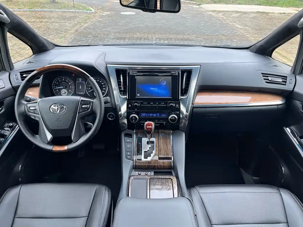 Toyota Alphard 2018 — фото 7