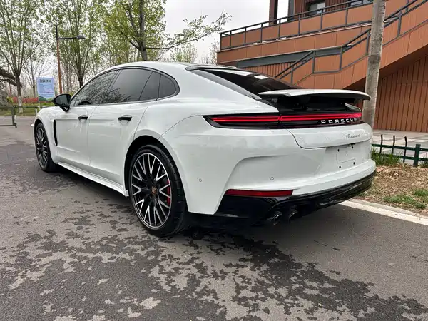 Porsche Panamera 2024