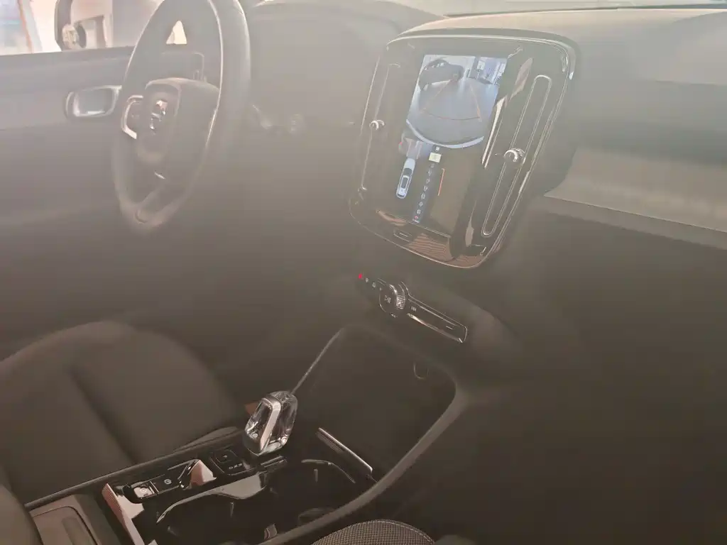 Volvo XC40 2022 — фото 23