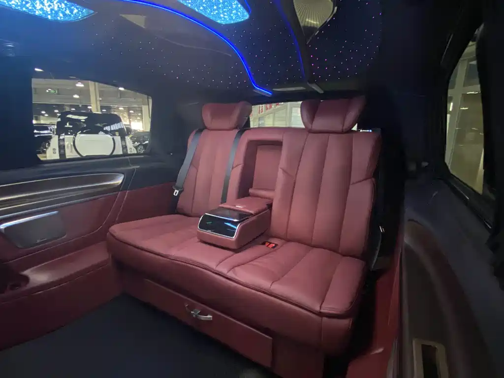 Mercedes-Benz V-Class 2025 — фото 18