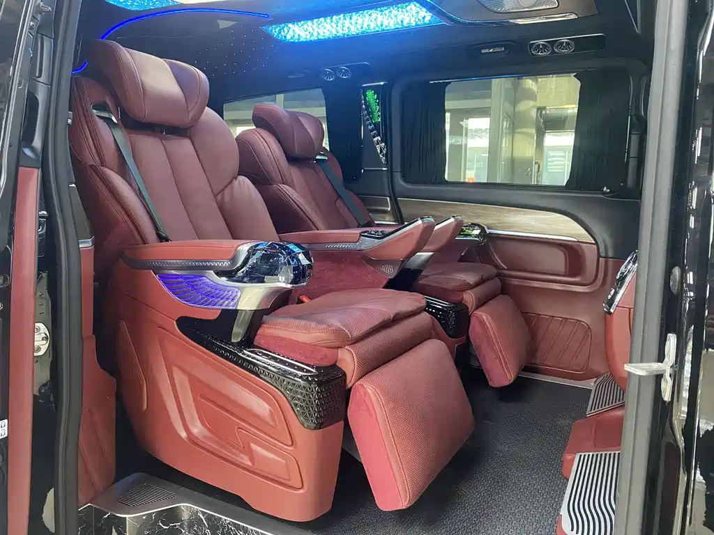 Mercedes-Benz V-Class 2025 — фото 15