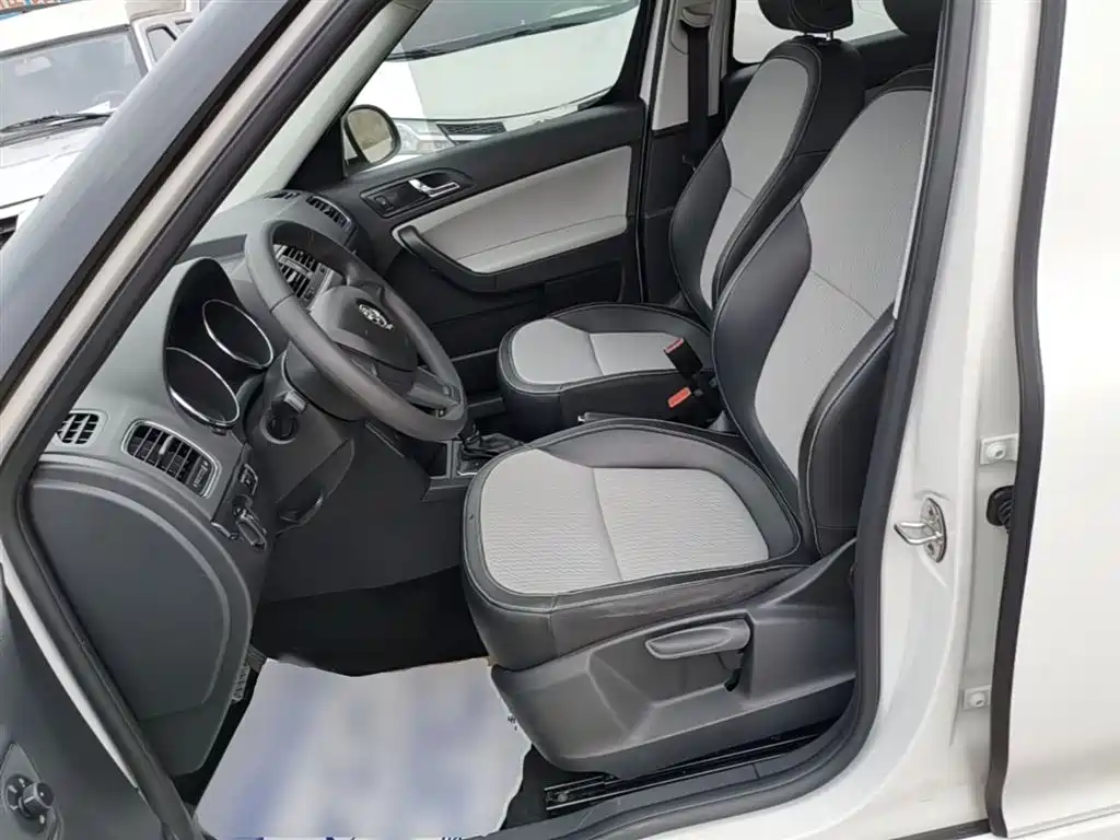 Skoda Yeti 2017 — фото 15