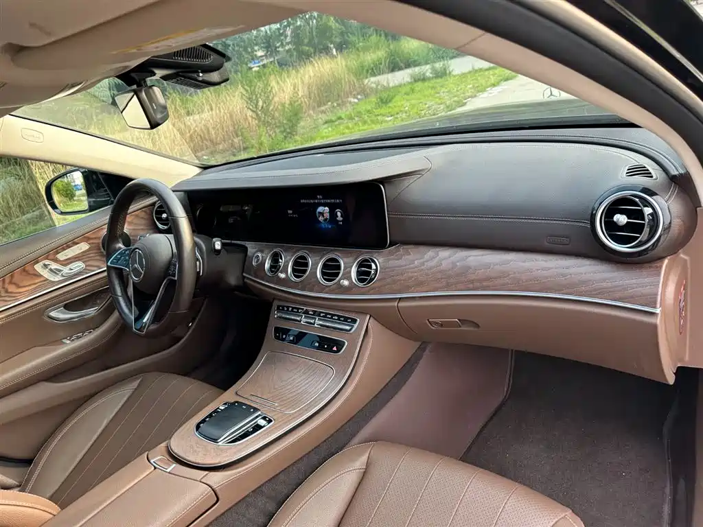Mercedes-Benz E-Class 2023 — фото 16