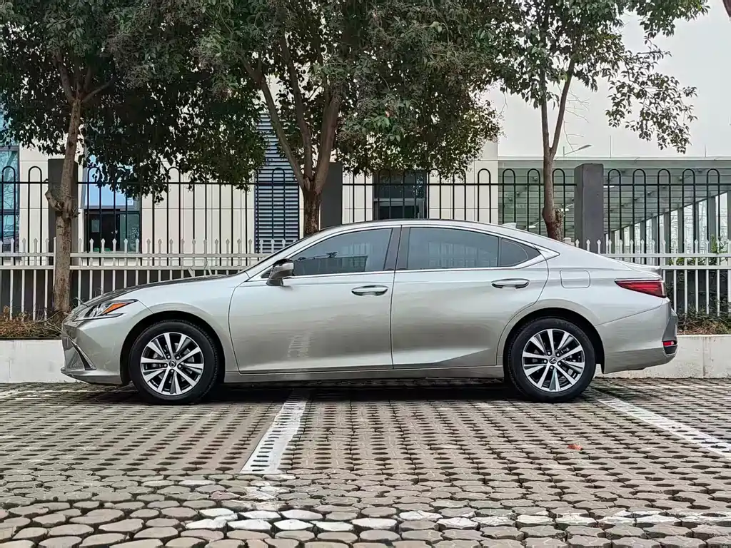 Lexus ES 2021 — фото 3