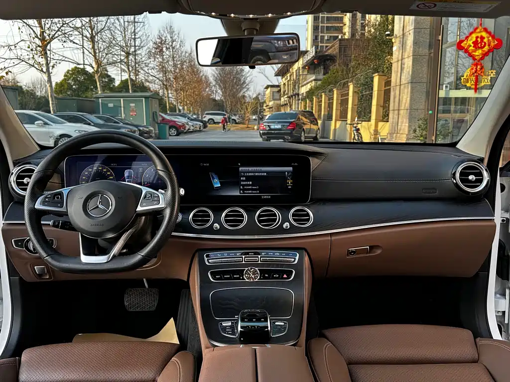 Mercedes-Benz E-Class 2018 — фото 9