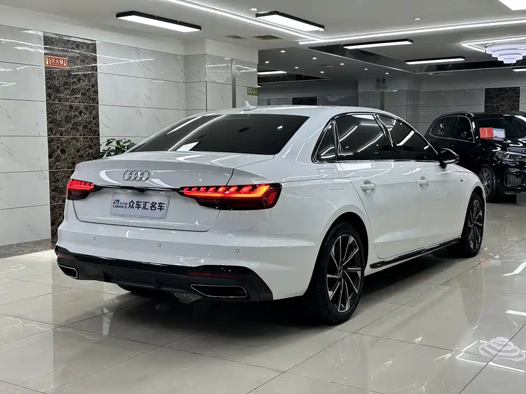 Audi A4L 2023 — фото 4