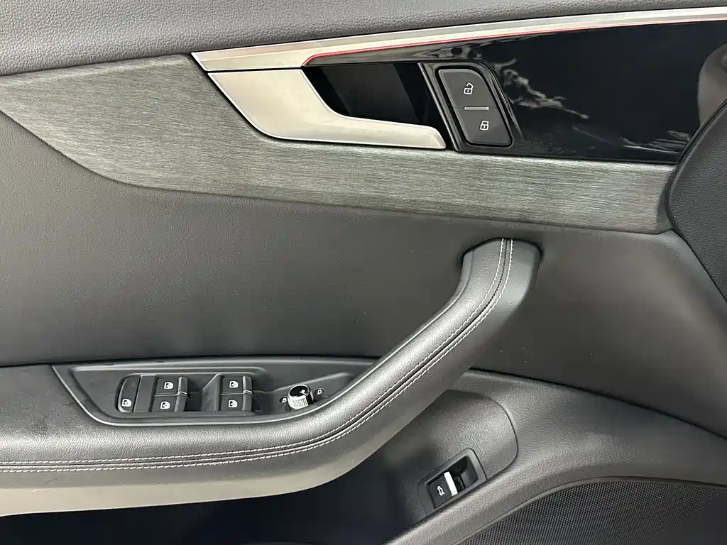 Audi A4L 2023 — фото 22