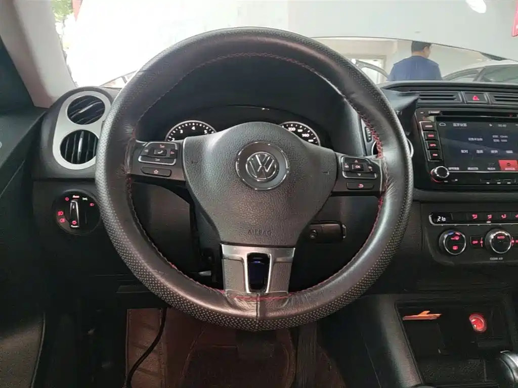 Volkswagen Tiguan 2016 — фото 11