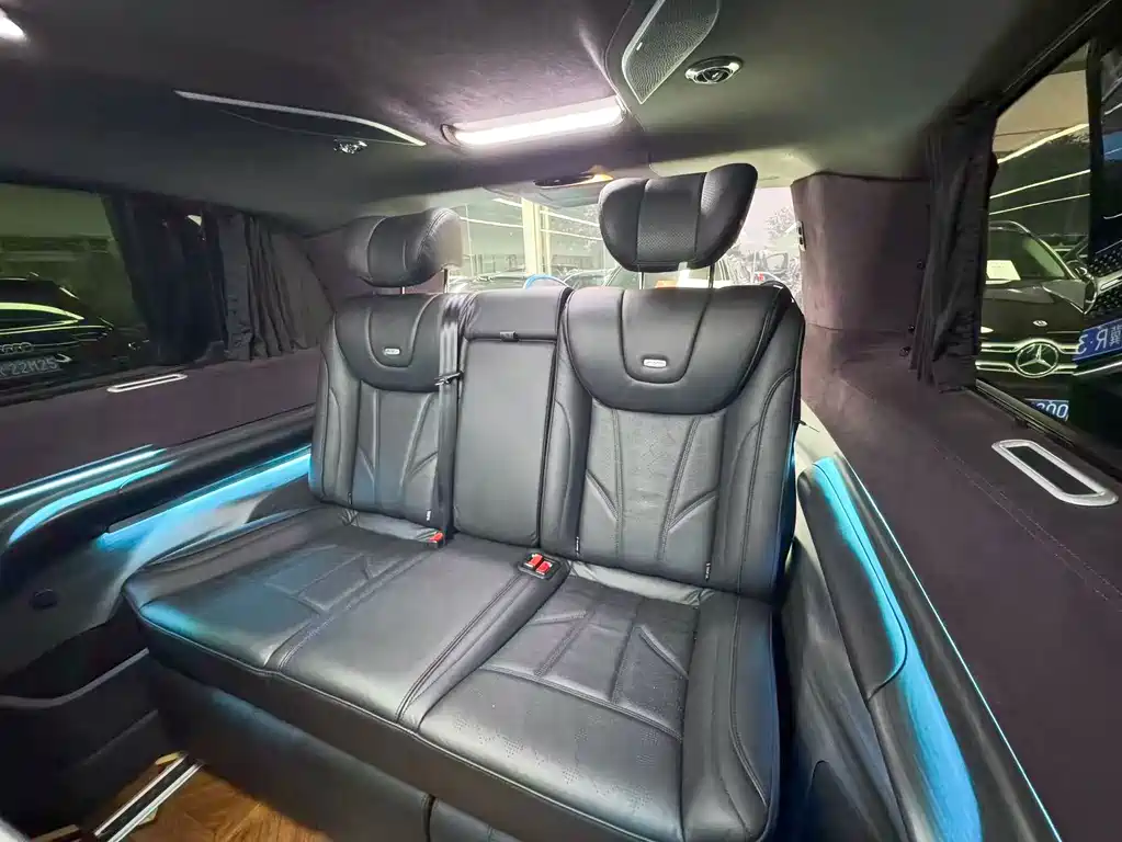 Mercedes-Benz V-Class 2019 — фото 20
