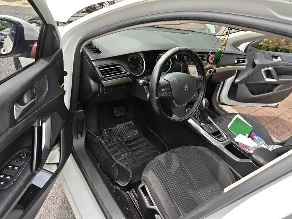 Peugeot 408 2015 — фото 17