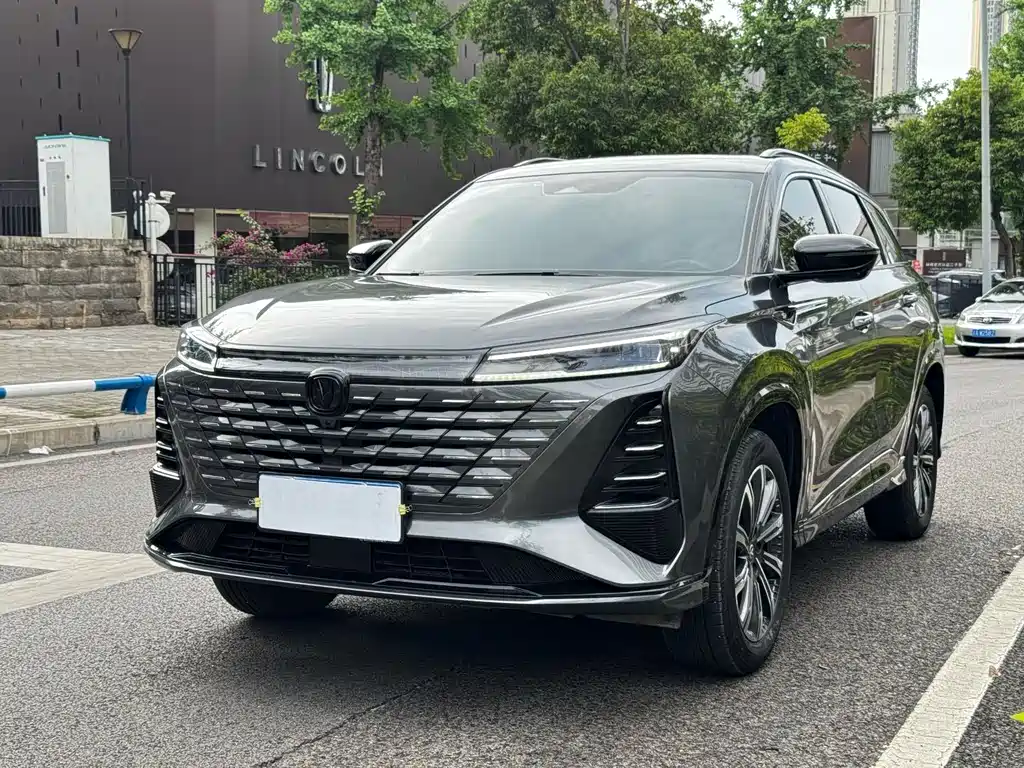 Changan CS75 PLUS 2024 — фото 1