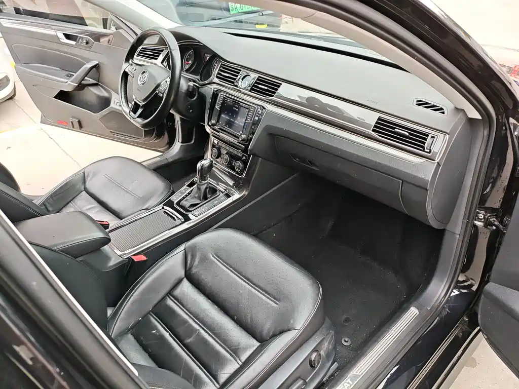 Volkswagen Passat 2018 — фото 13