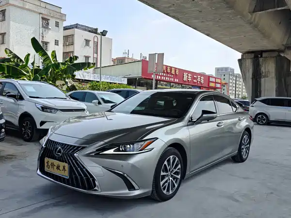 Lexus ES 2024
