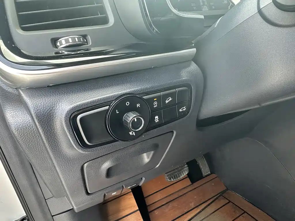 GAC Motor Trumpchi M8 2021 — фото 16