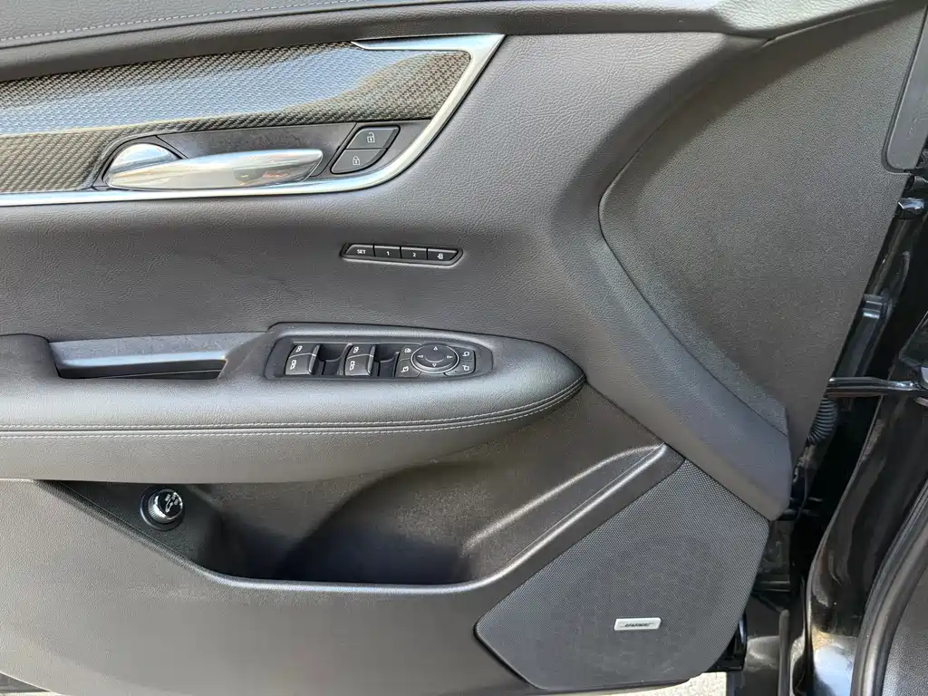 Cadillac XT5 2022 — фото 12