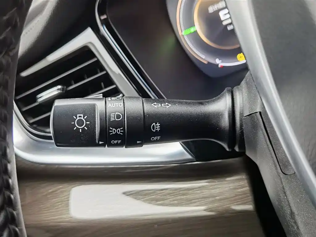 Geely Borui Hybrid 2018 — фото 21