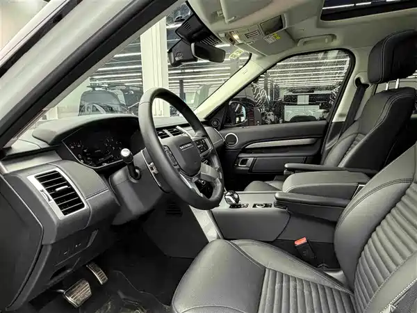 Land Rover Discovery 2024