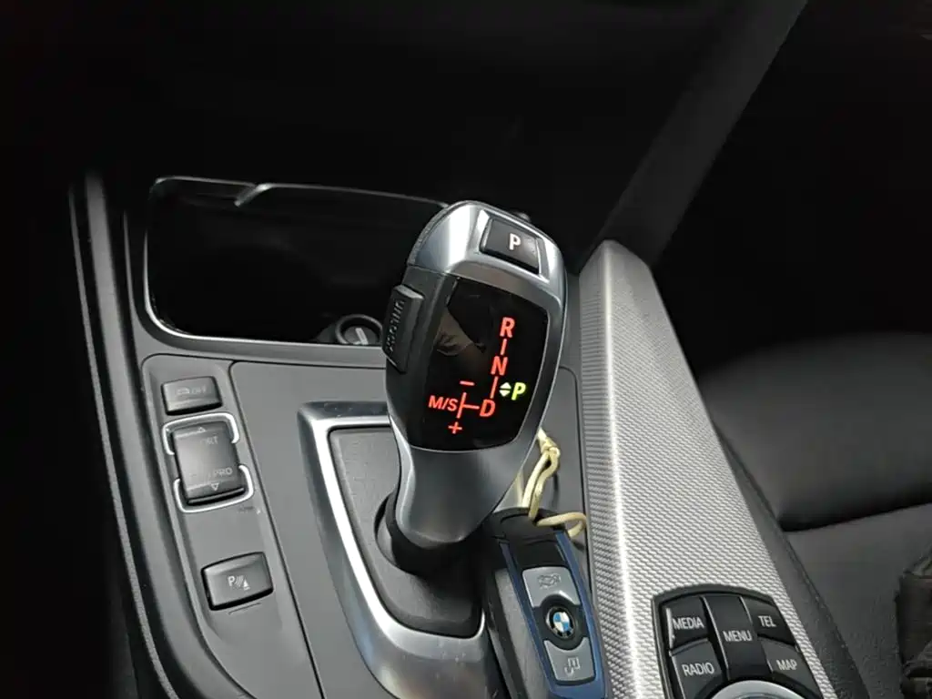 BMW 3 Series GT 2017 — фото 14