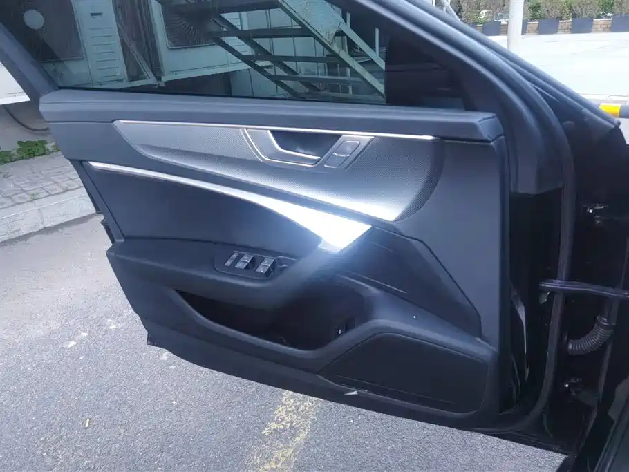 Audi A6L 2023