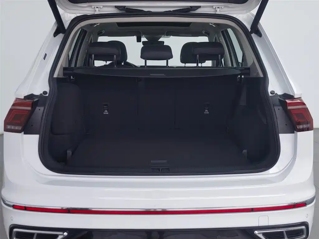 Volkswagen Tiguan L PHEV 2023 — фото 16