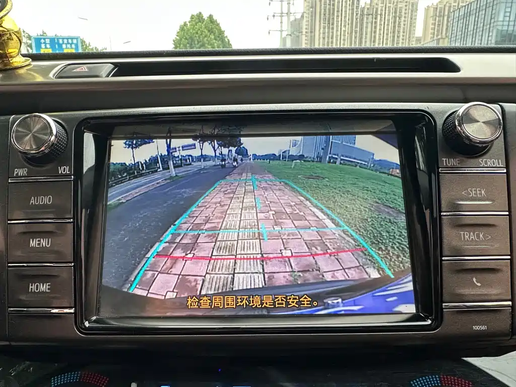 Toyota RAV4 2015 — фото 13