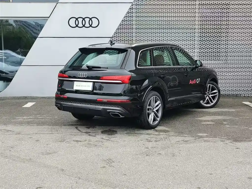 Audi Q7 2025 — фото 8