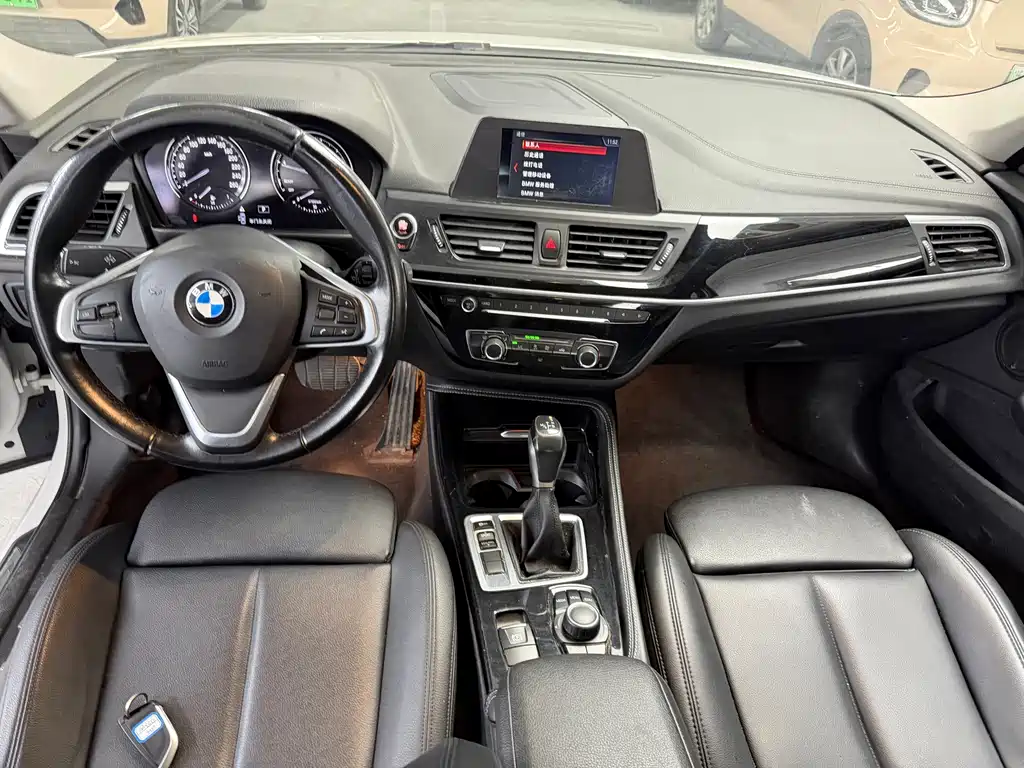 BMW 1 Series 2018 — фото 6