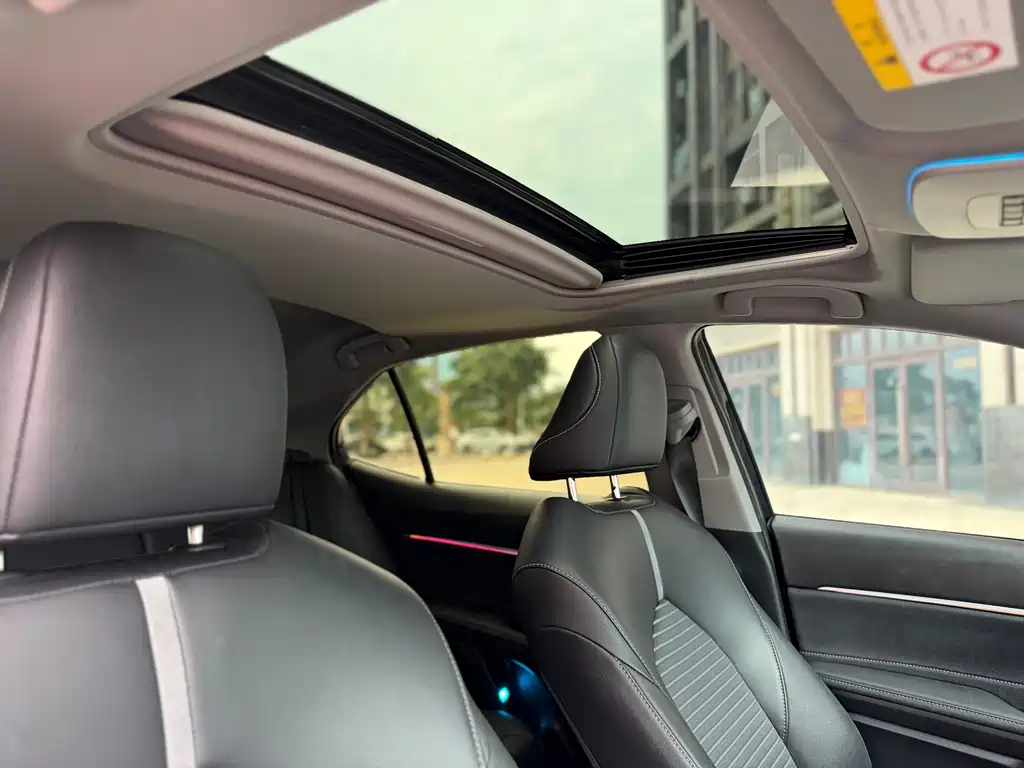 Toyota Camry 2023 — фото 17