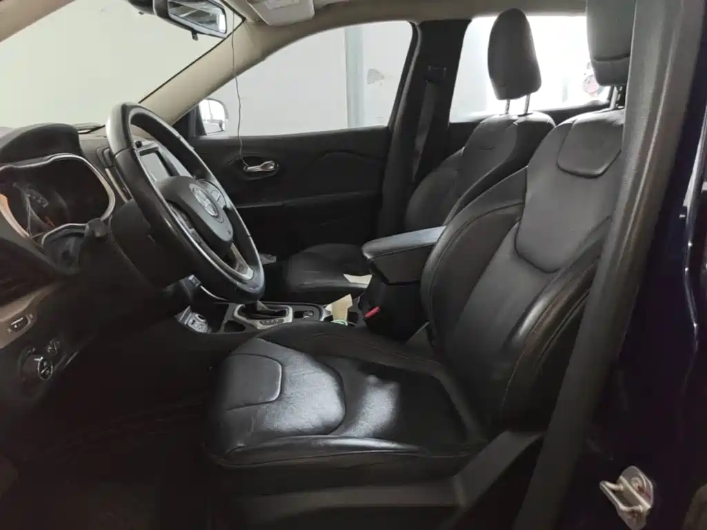 Jeep Cherokee 2018 — фото 15