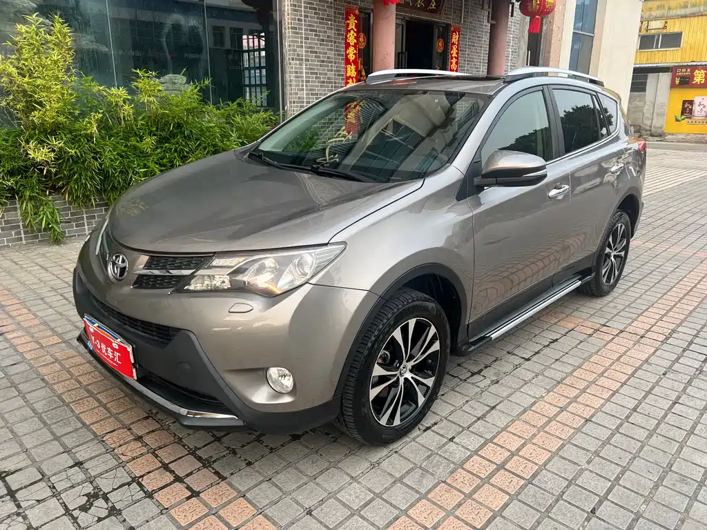 Toyota RAV4 2015 — фото 1