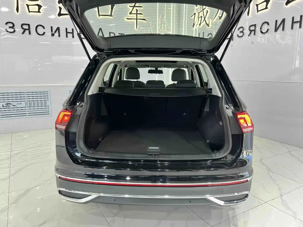 Volkswagen Tiguan L 2023 — фото 15
