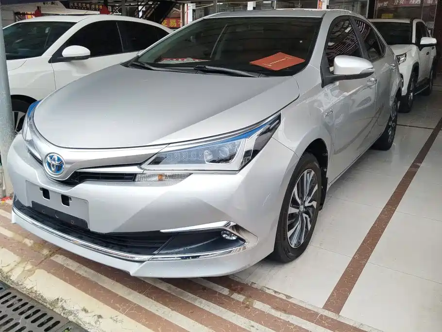 Toyota Corolla 2017 — фото 1