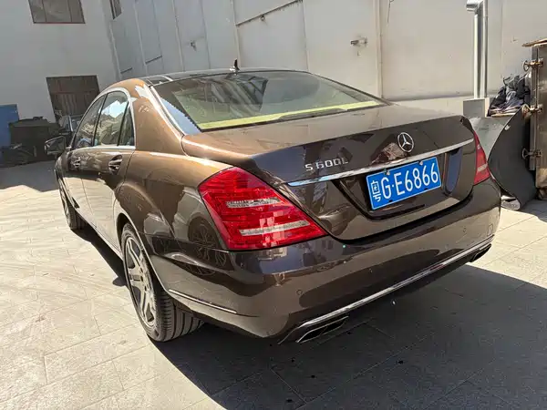 Mercedes-Benz S-Class 2010