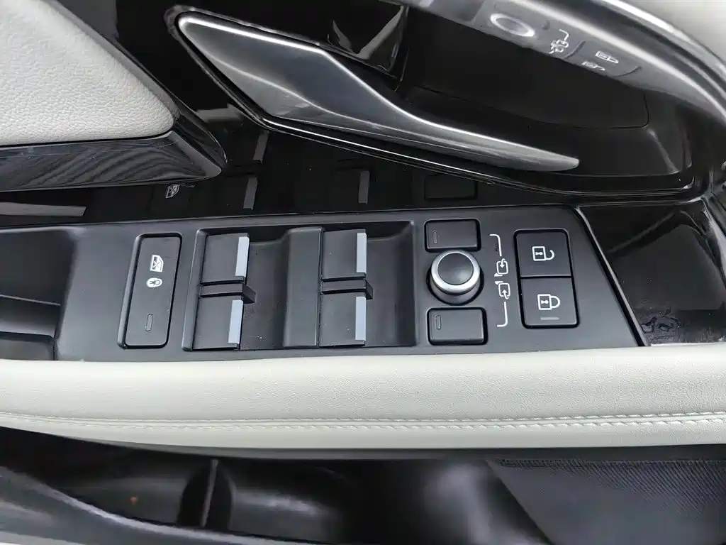 Land Rover Range Rover Evoque 2021 — фото 9