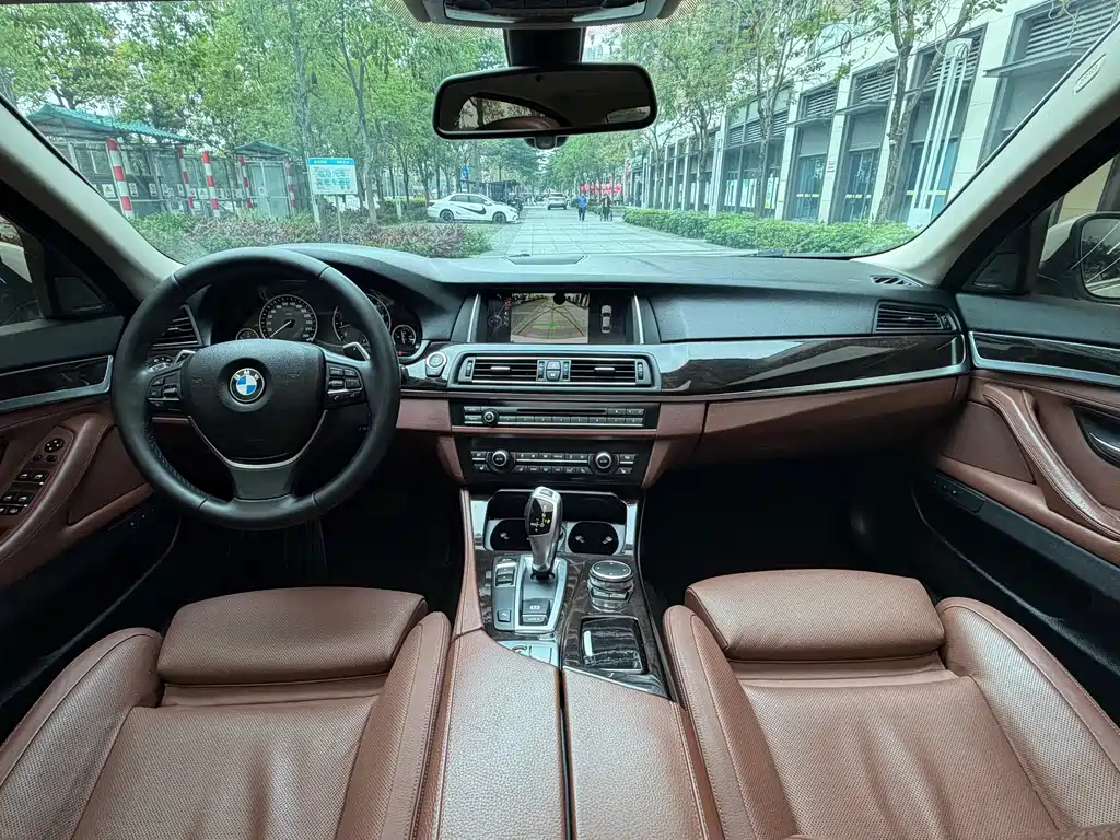 BMW 5 Series 2015 — фото 9
