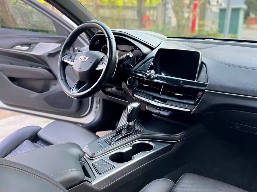 Cadillac CT4 2021 — фото 16