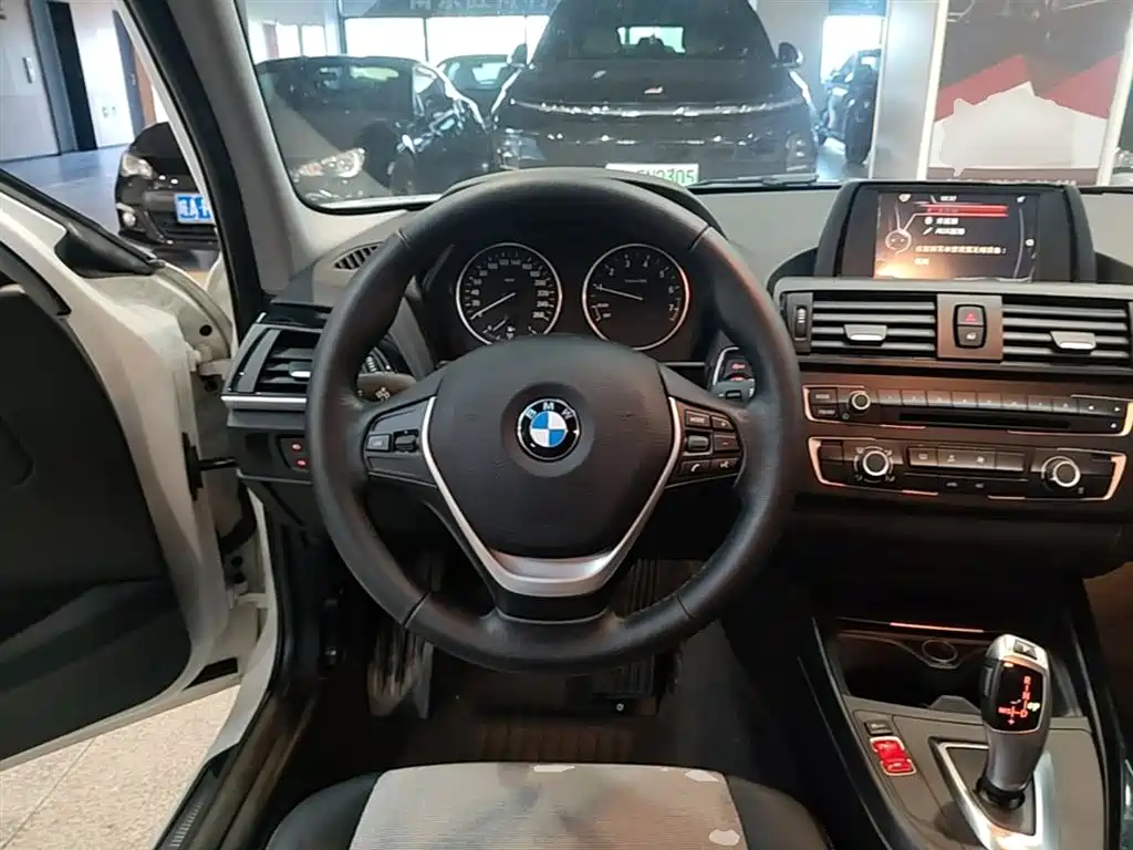 BMW 1 Series 2015 — фото 11