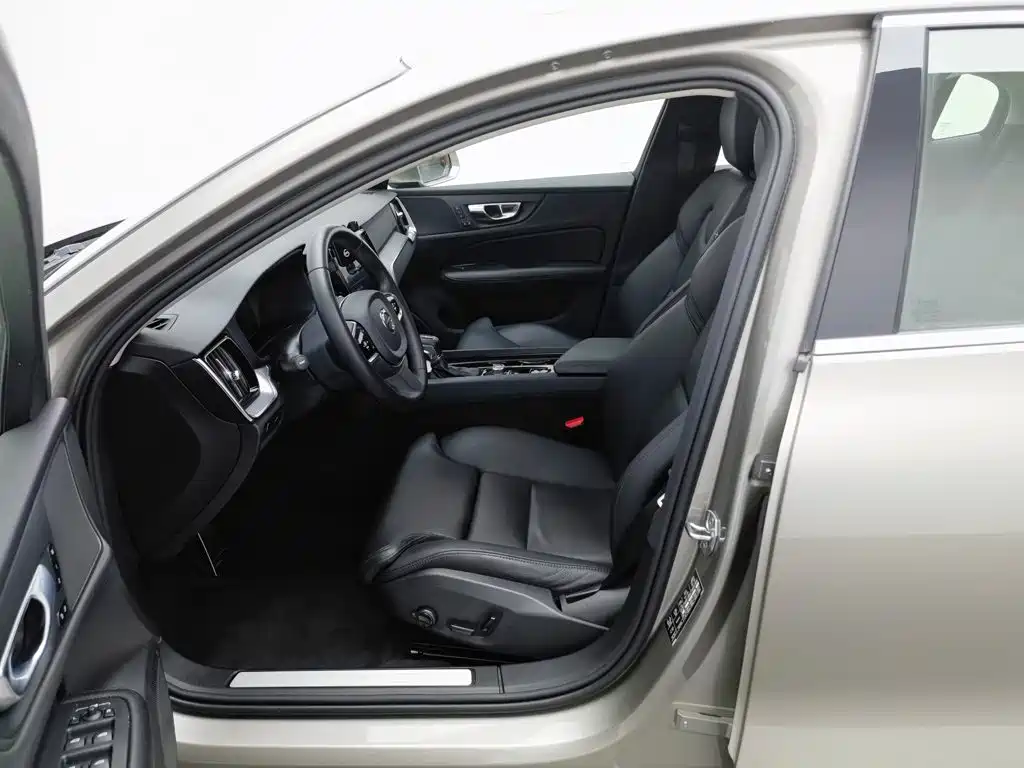 Volvo S60 2020 — фото 10