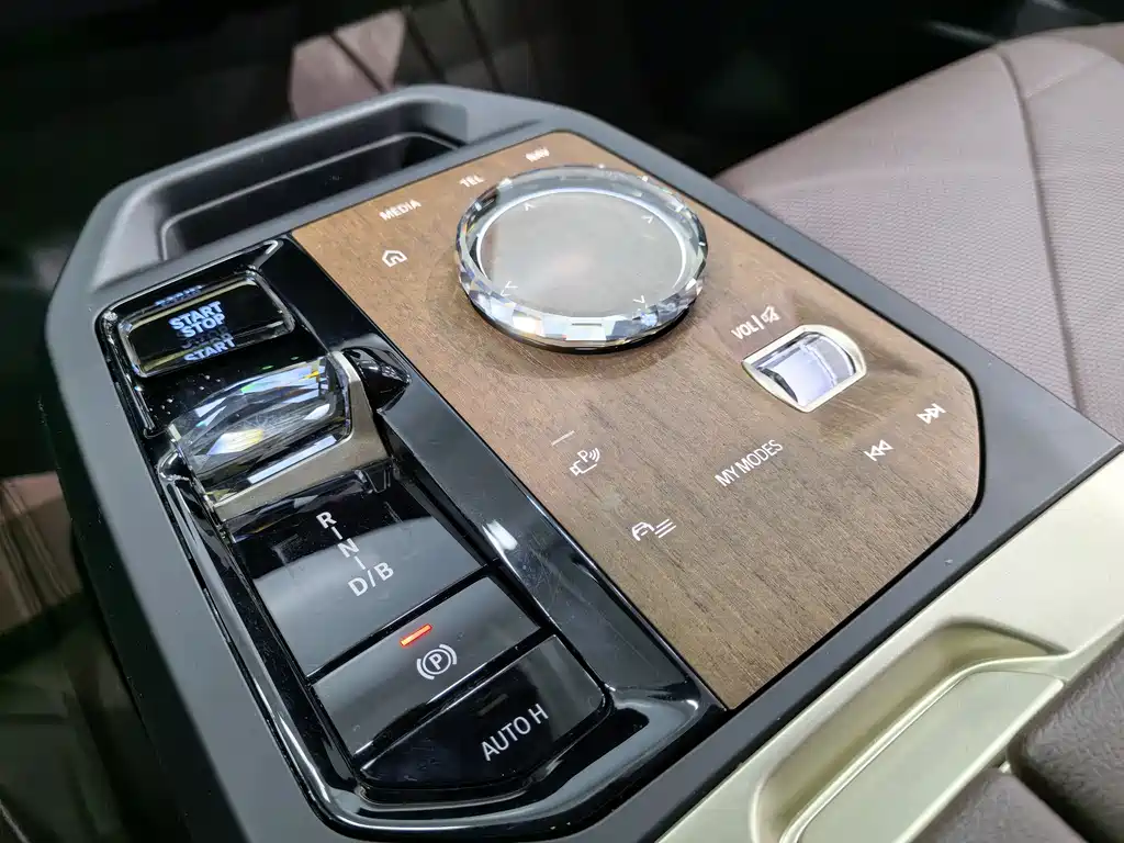 BMW iX 2022 — фото 14