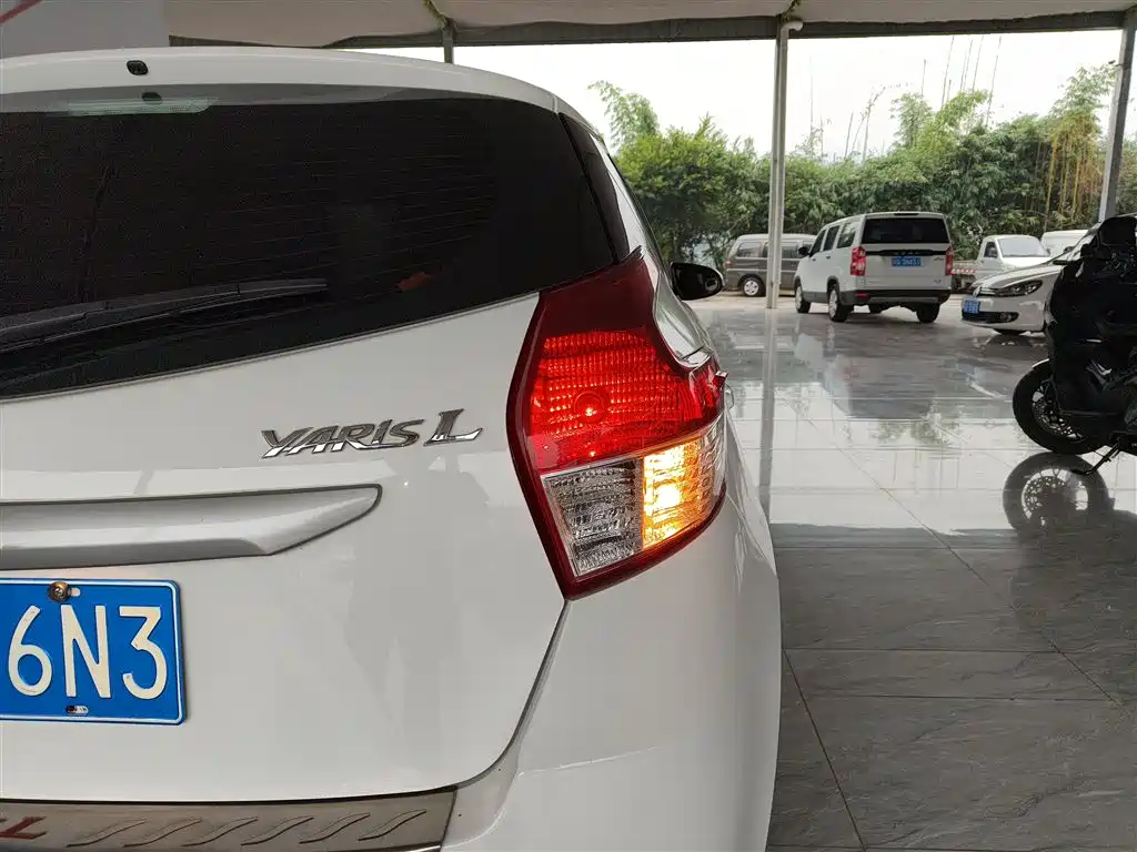 Toyota Yaris L 2015 — фото 28