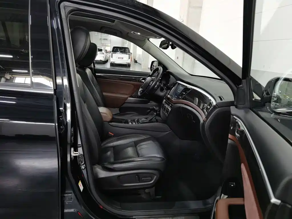 GAC Trumpchi GS8 2018 — фото 23