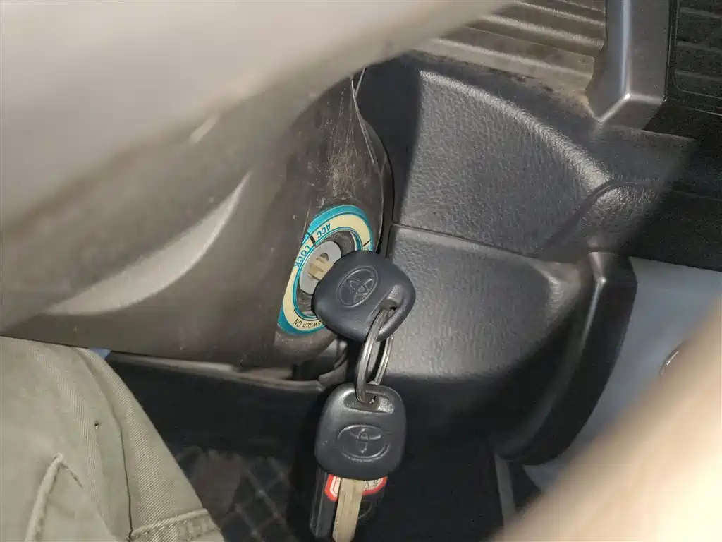 Toyota Yaris L 2015 — фото 18