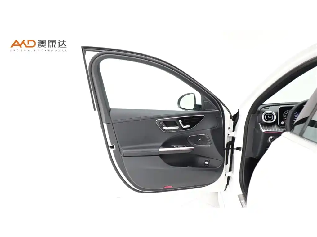 Mercedes-Benz C-Class 2023 — фото 10